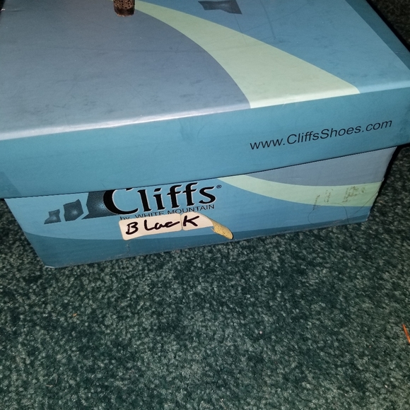 Black sparkly heels cliffs by white mountain - Picture 2 of 12